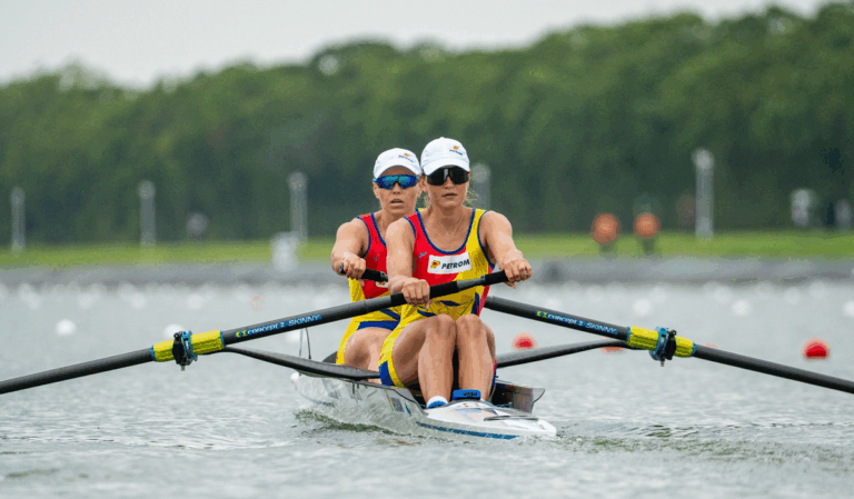 Aur mondial la canotaj: Simona Radiș și Magda Rusu cuceresc categoria dublu rame feminin